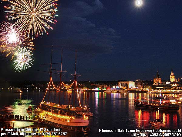 Rheinschifffahrt Feuerwerk Jahannisnacht in Mainz