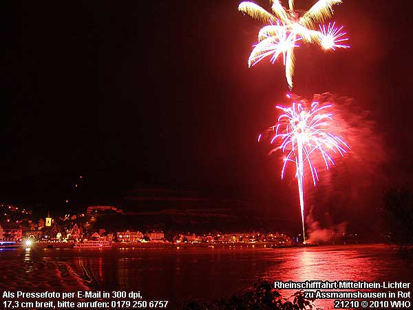 Rheinschifffahrt Mittelrhein-Lichter zu Assmannshausen in Rot